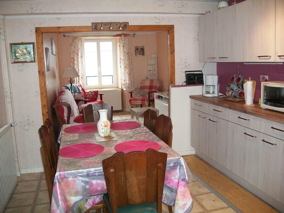 Vacances Au Pied Des Monts Du Cantal Laveissière Zewnętrze zdjęcie