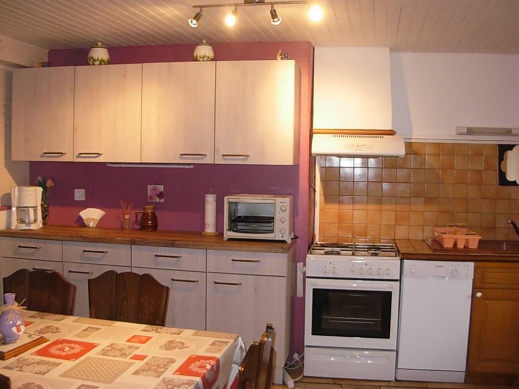 Vacances Au Pied Des Monts Du Cantal Laveissière Zewnętrze zdjęcie